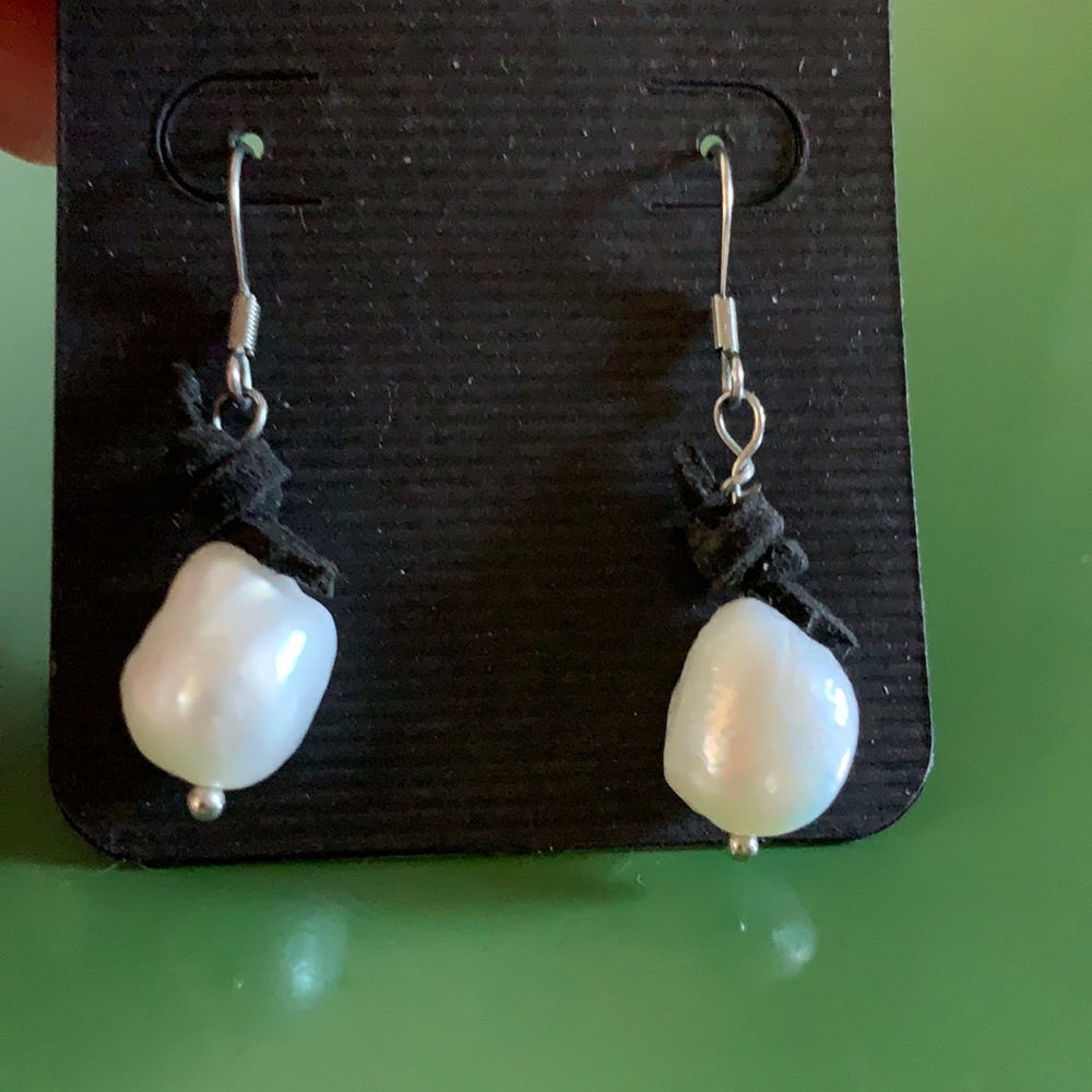 Pearl dangle earrings
